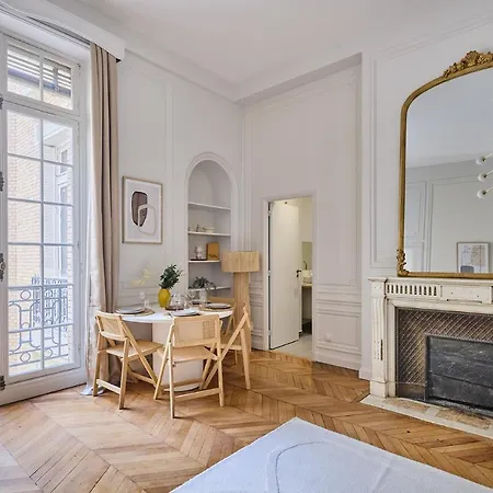 Apartment Place Vendome By Studio Prestige